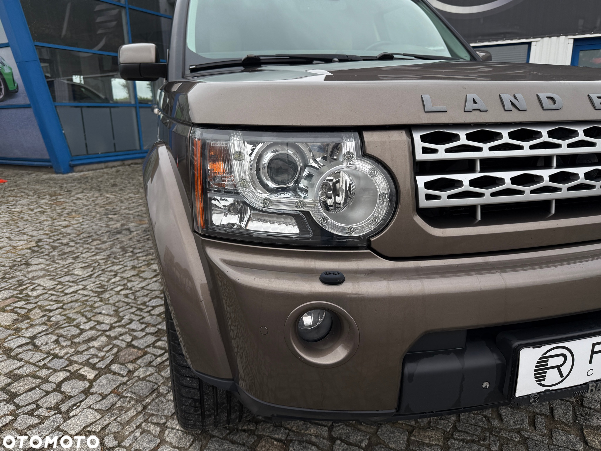 Land Rover Discovery IV 3.0D V6 HSE - 11