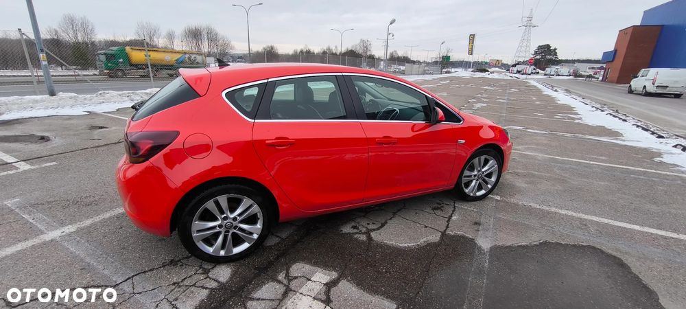 Opel Astra 1.6 Turbo Cosmo - 3