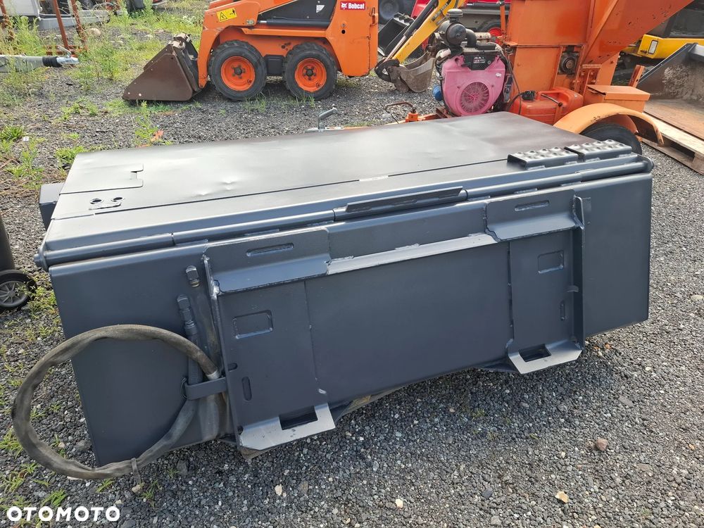 Zamiatarka bobcat - 3