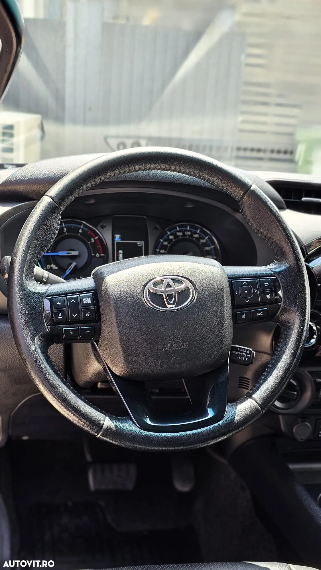 Toyota Hilux 2.8D 204CP 4x4 Double Cab AT Invincible Color Edition - 11