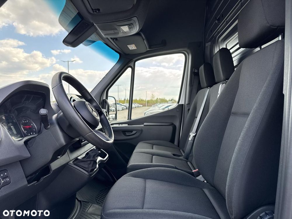 Mercedes-Benz Sprinter - 12