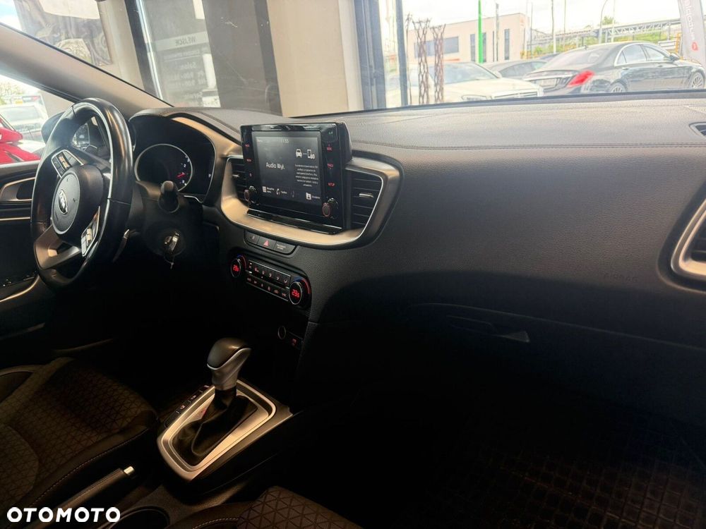 Kia Ceed - 13