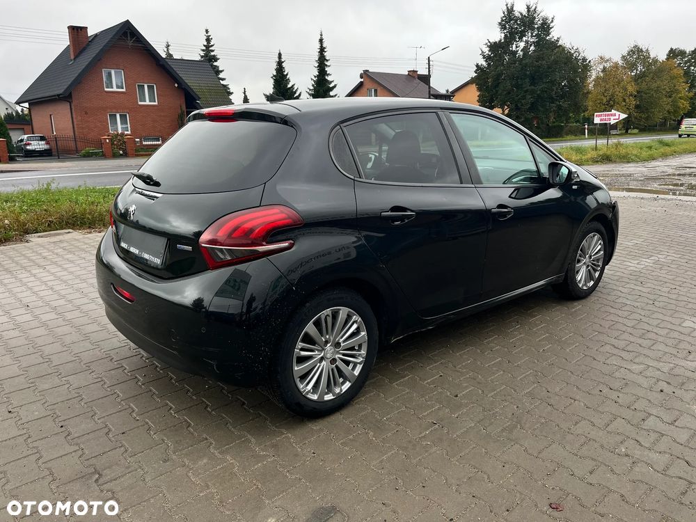 Peugeot 208 PureTech 82 Style - 6