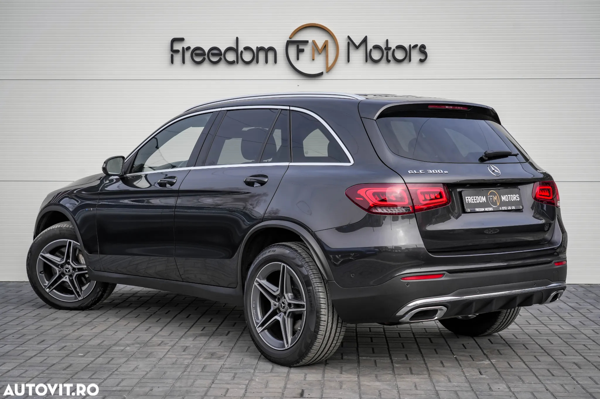 Mercedes-Benz GLC 300 e 4Matic 9G-TRONIC AMG Line Plus - 4