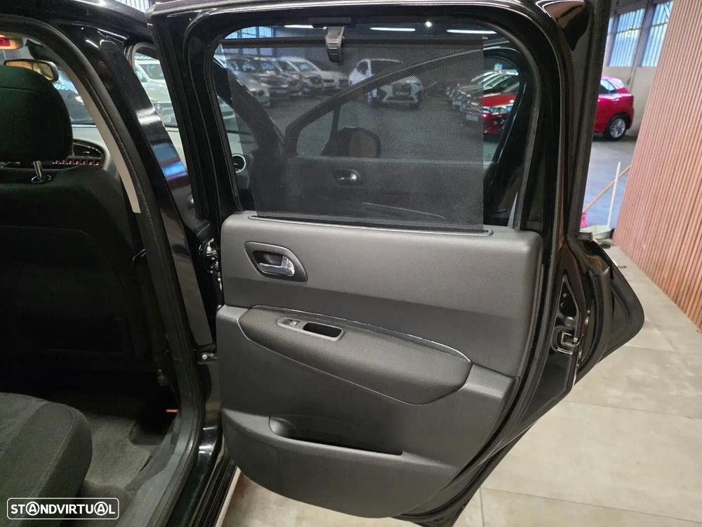 Peugeot 3008 1.6 HDi Sport — fotografia 17