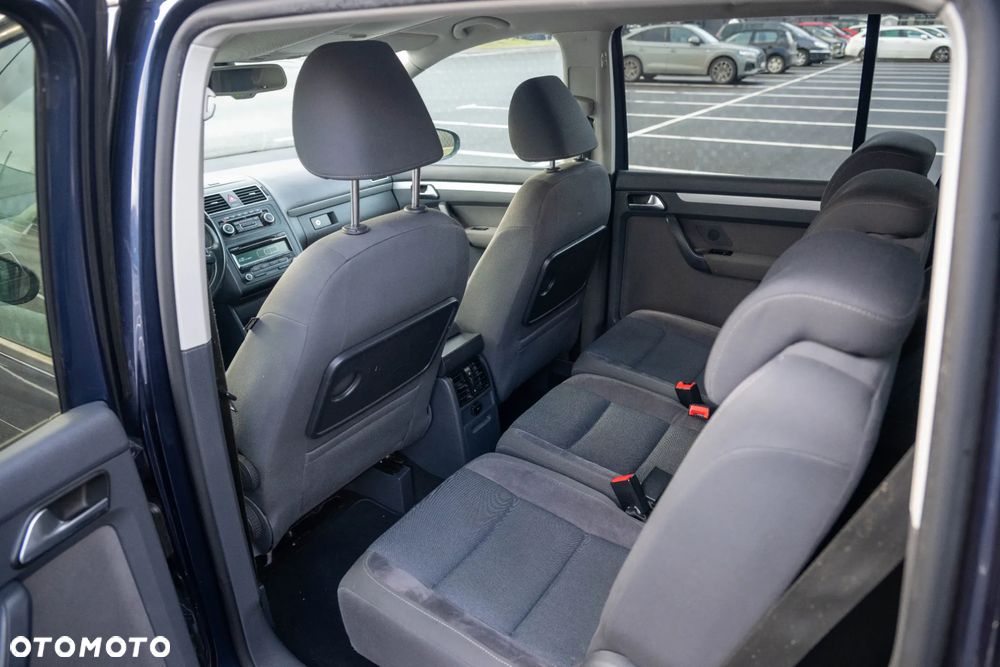 Volkswagen Touran 2.0 TDI DPF MATCH - 21