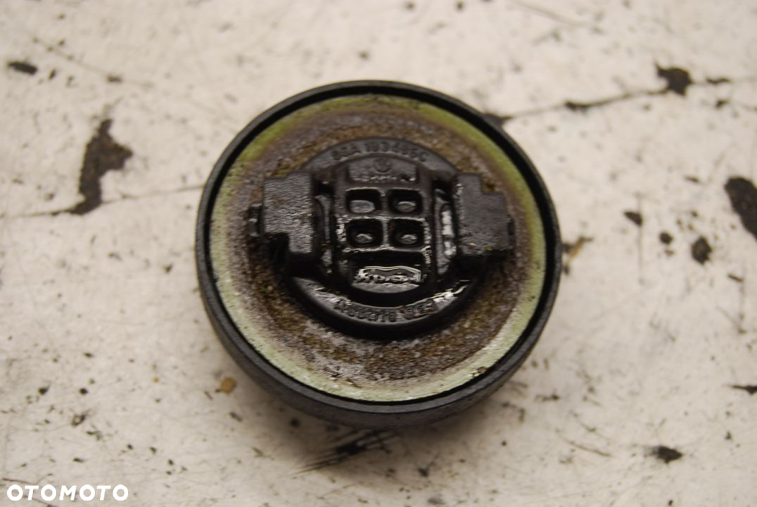 KOREK WLEWU OLEJU 06A103485C AUDI A3 A4 A5 A6 VW SKODA SEAT - 2