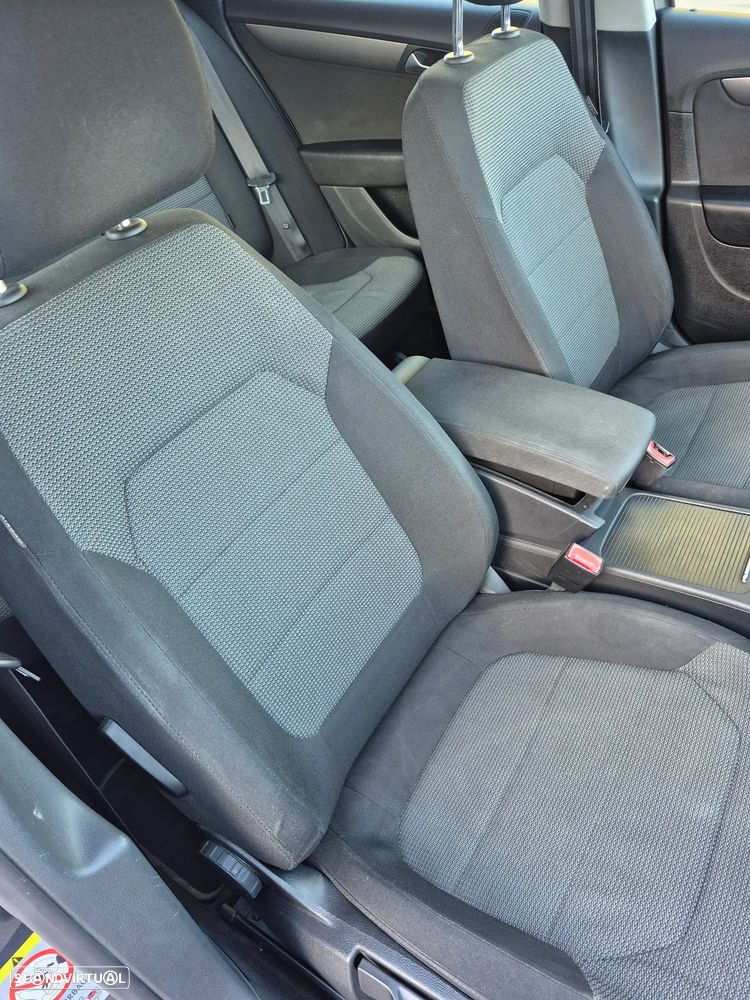 VW Passat Variant 1.6 TDI BlueMotion - 13
