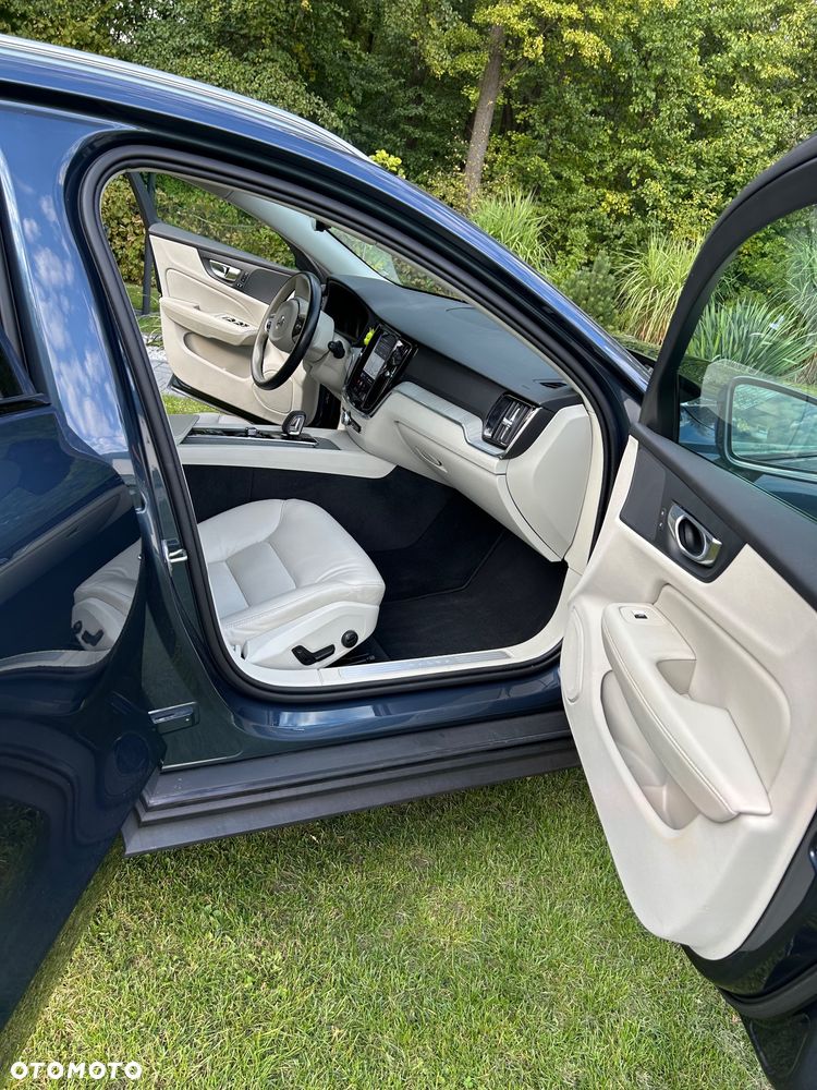 Volvo V60 Cross Country - 23