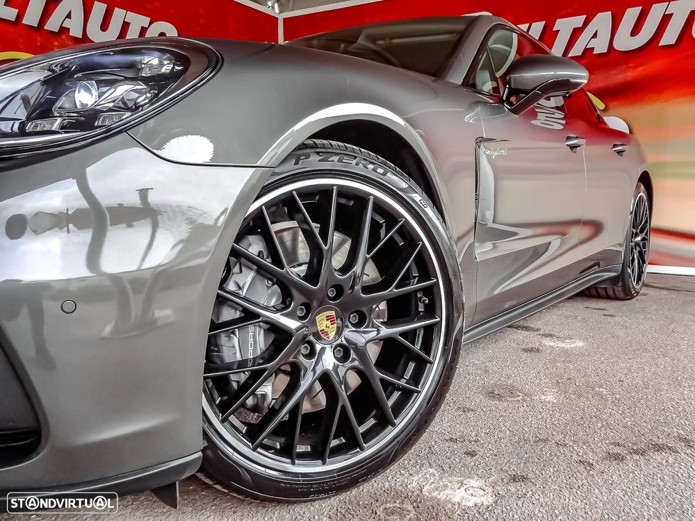 Porsche Panamera 4 E-Hybrid - 30