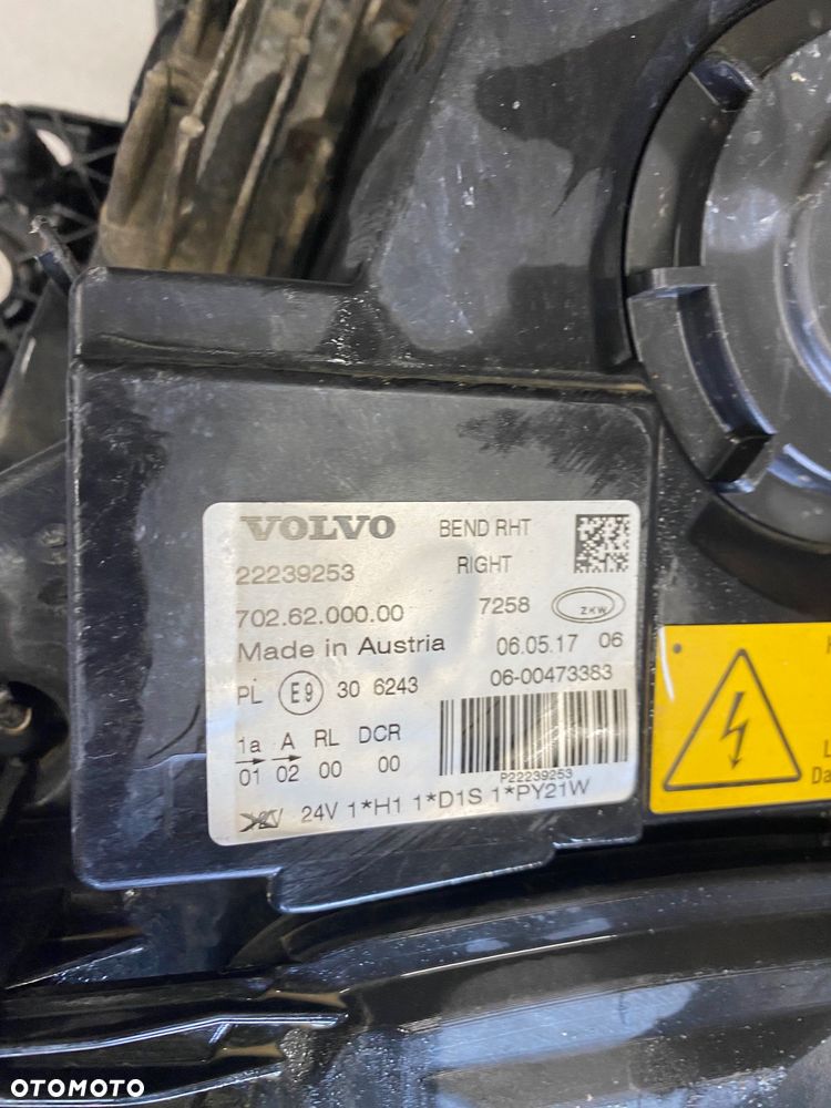 LAMPA XENON SKRĘTNA RH VOLVO FH4 22239253 KMP ORG - 3