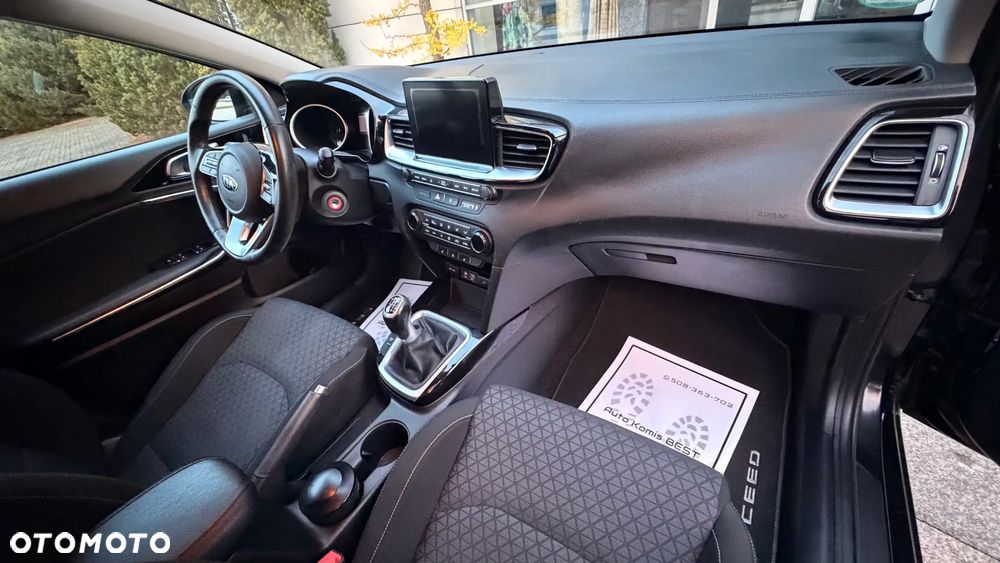 Kia Ceed - 9