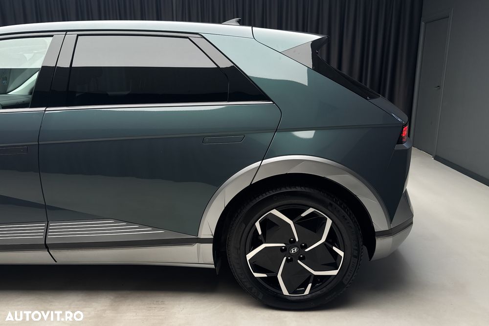 Hyundai IONIQ - 7