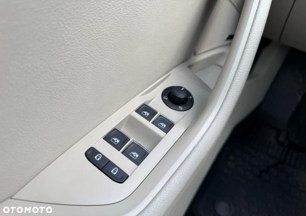 Skoda Superb 2.0 TDI L&K DSG - 29