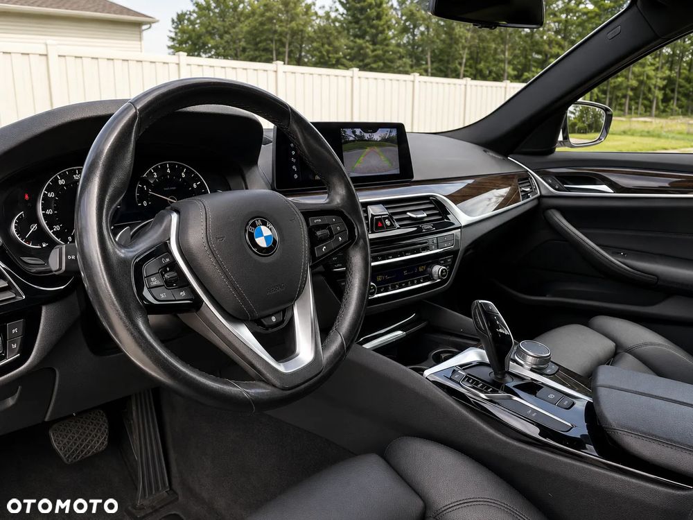 BMW Seria 5 530i xDrive Sport Line - 14