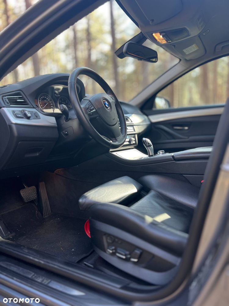 BMW Seria 5 525d - 11