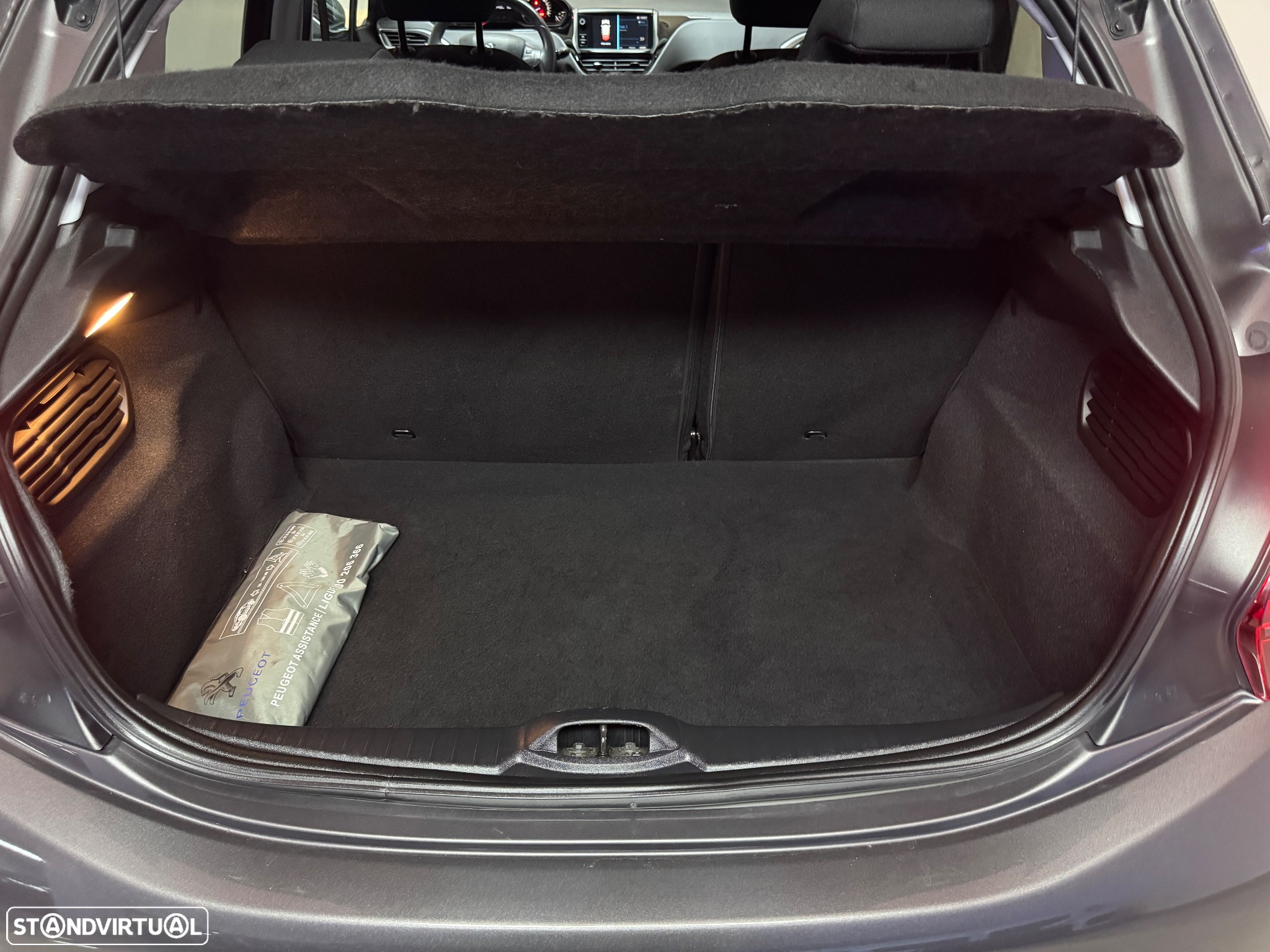 Peugeot 208 1.6 BlueHDi Style - 32