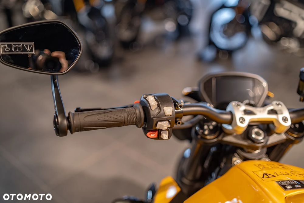 Triumph Street Triple - 19