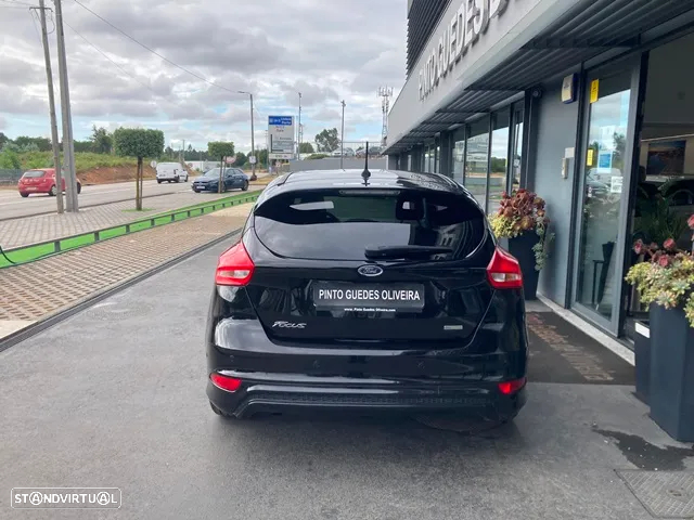 Ford Focus 1.0 EcoBoost S&S ST-Line - 6