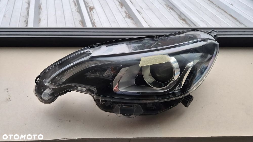 Lampa przód Lewa Peugeot 108 OE 81150-0H150 EUROPA