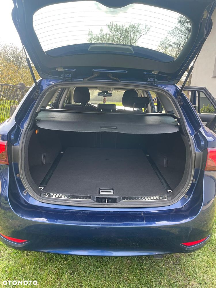 Toyota Avensis 2.0 D-4D Premium - 9