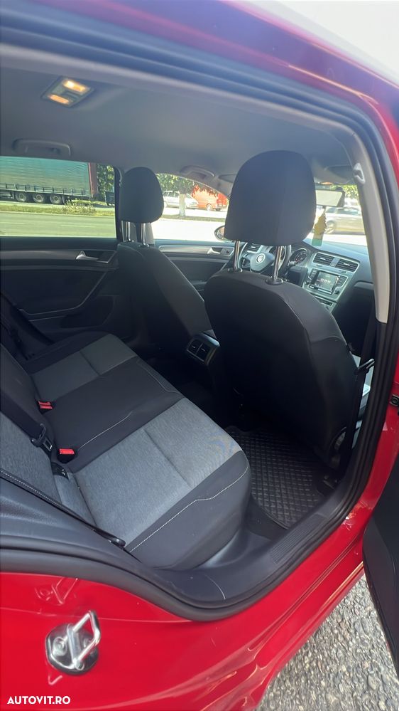 Volkswagen Golf - 6