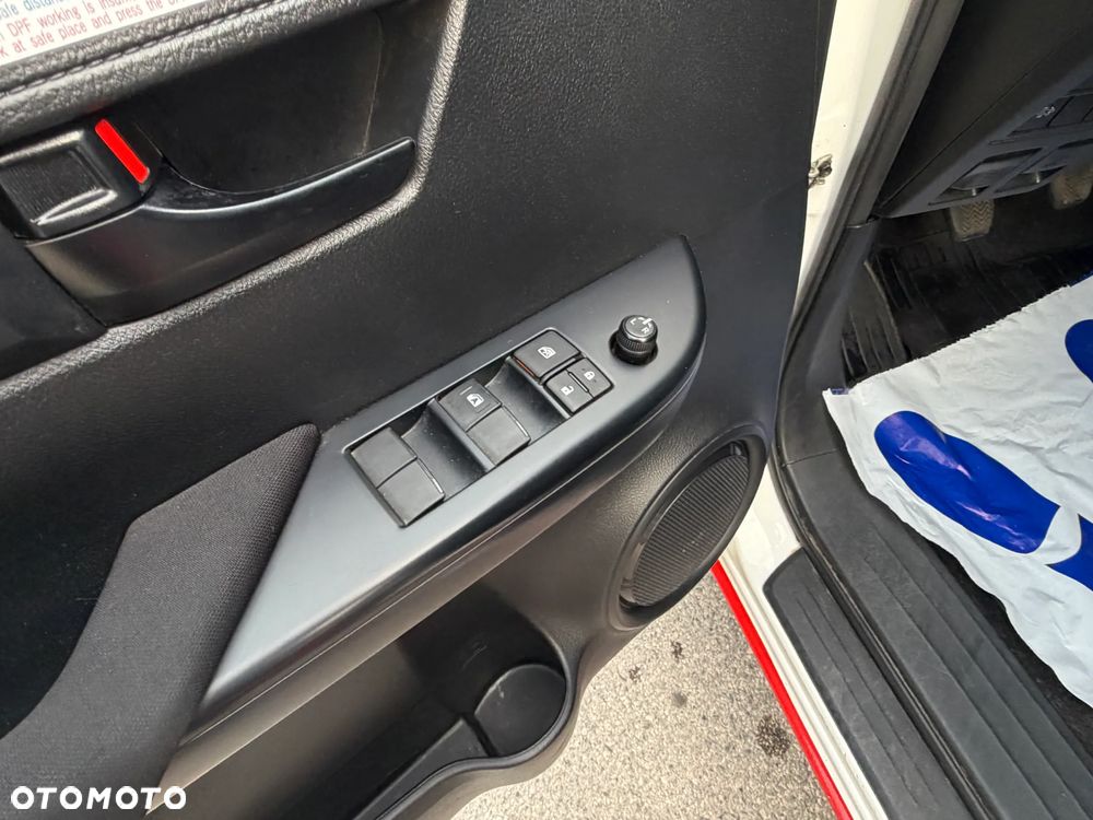 Toyota Hilux 2.4 D-4D Double Cab DLX 4x4 - 28