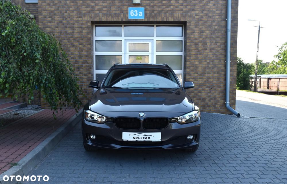 BMW Seria 3 ver-318d-luxury-line - 33