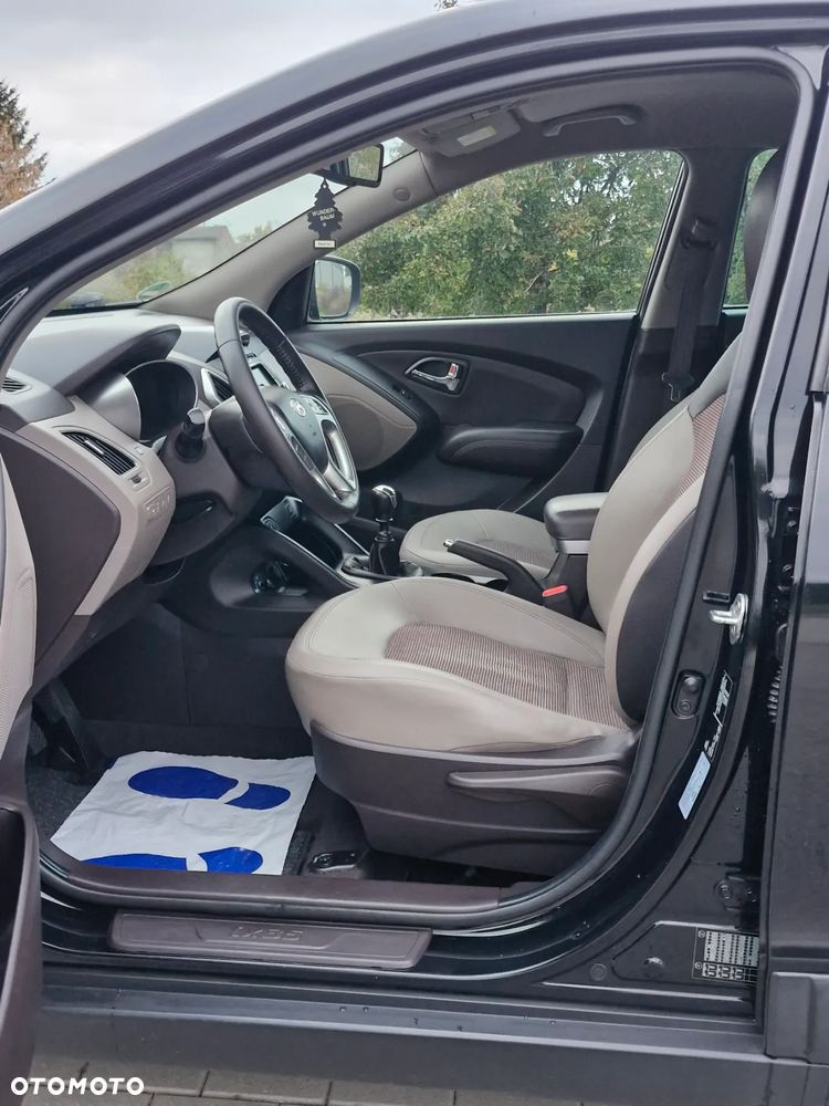 Hyundai ix35 2.0 CRDi 4WD Fifa World Cup Gold Edition - 12