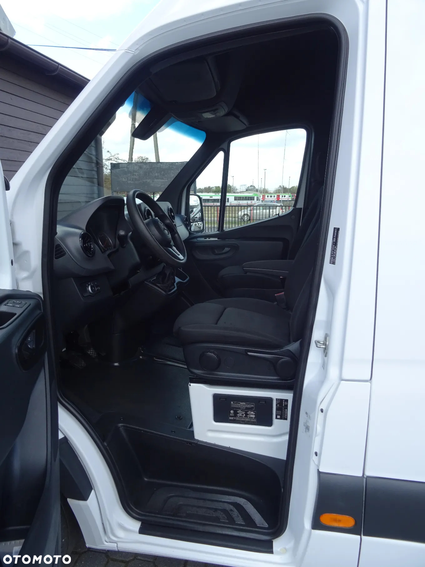 Mercedes-Benz Sprinter - 16