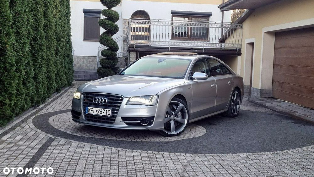 Audi S8 - 1