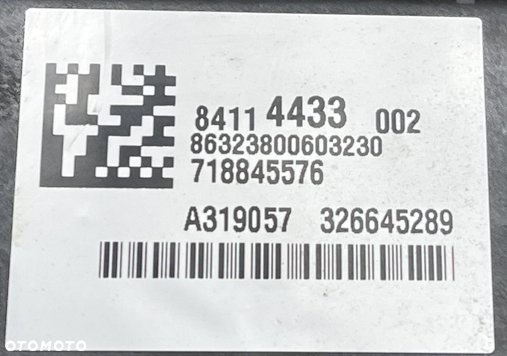 P8 GMC YUKON XL DENALI IV 2015 - SKRZYNKA BEZPIECZNIKÓW 84114433 - 5