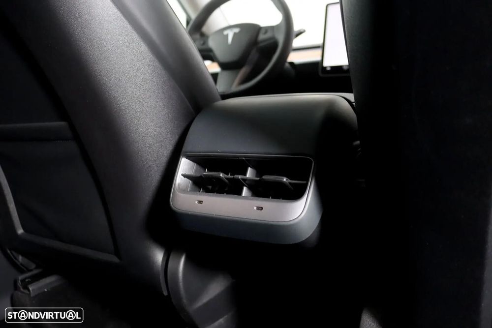 Tesla Model Y Long Range Dual Motor AWD - 19