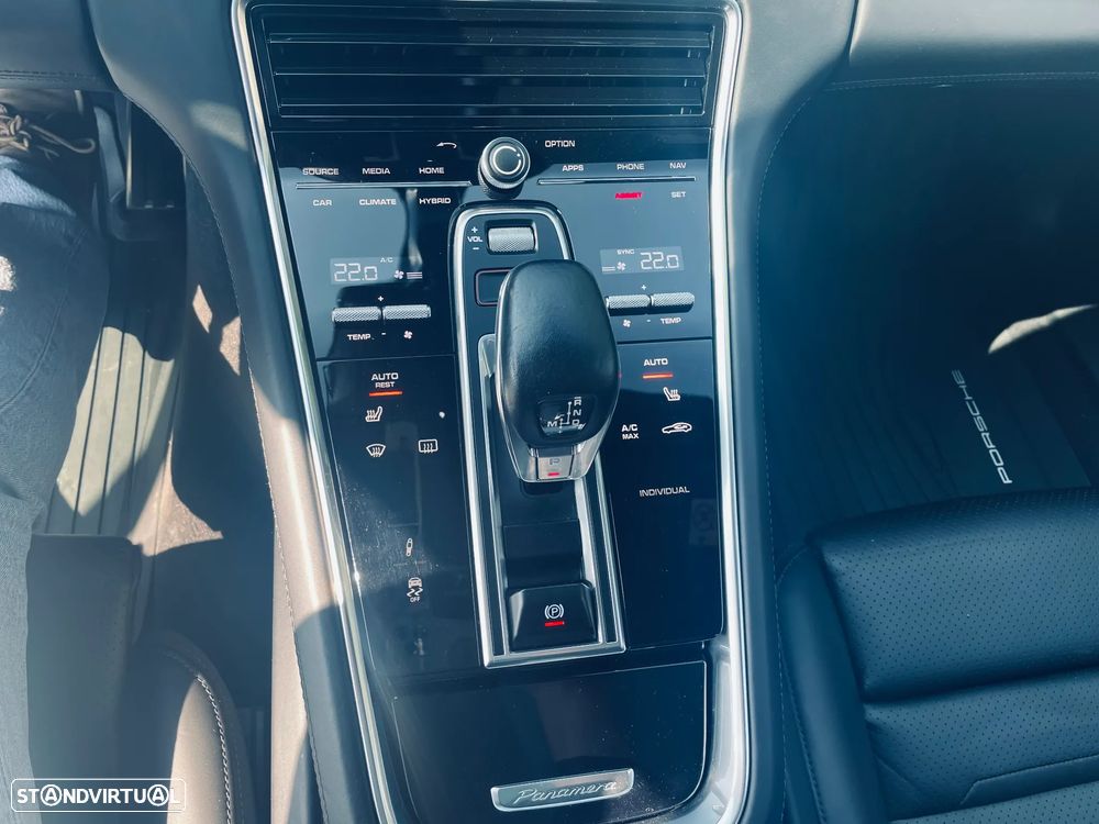 Porsche Panamera 4 E-Hybrid Platinum Edition - 26