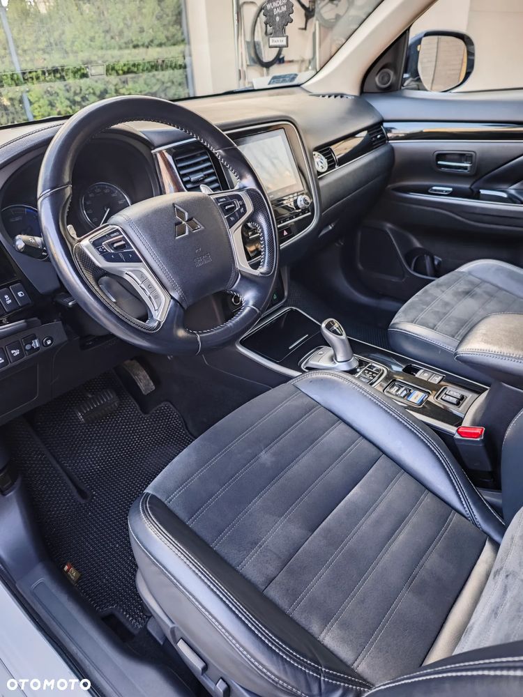 Mitsubishi Outlander Instyle - 30