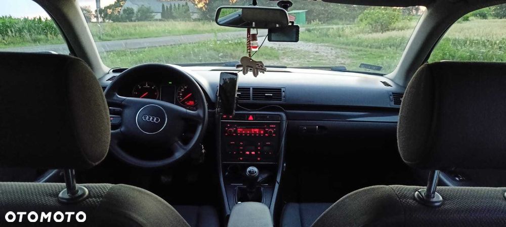 Audi A4 Limousine - 4
