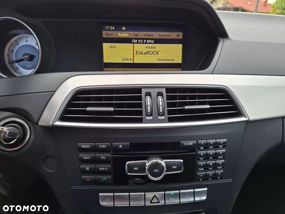 Mercedes-Benz Klasa C 180 CGI Automatik BlueEFFICIENCY Avantgarde - 30