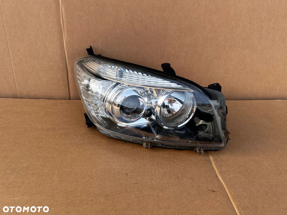REFLEKTOR LAMPA PRAWY PRZÓD PRZEDNIA EUROPA TOYOTA RAV4 III 3