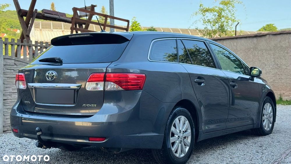 Toyota Avensis 1.6 Comfort - 11