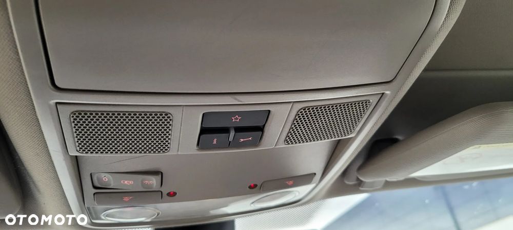Volkswagen Passat 2.0 TDI DPF Highline - 21