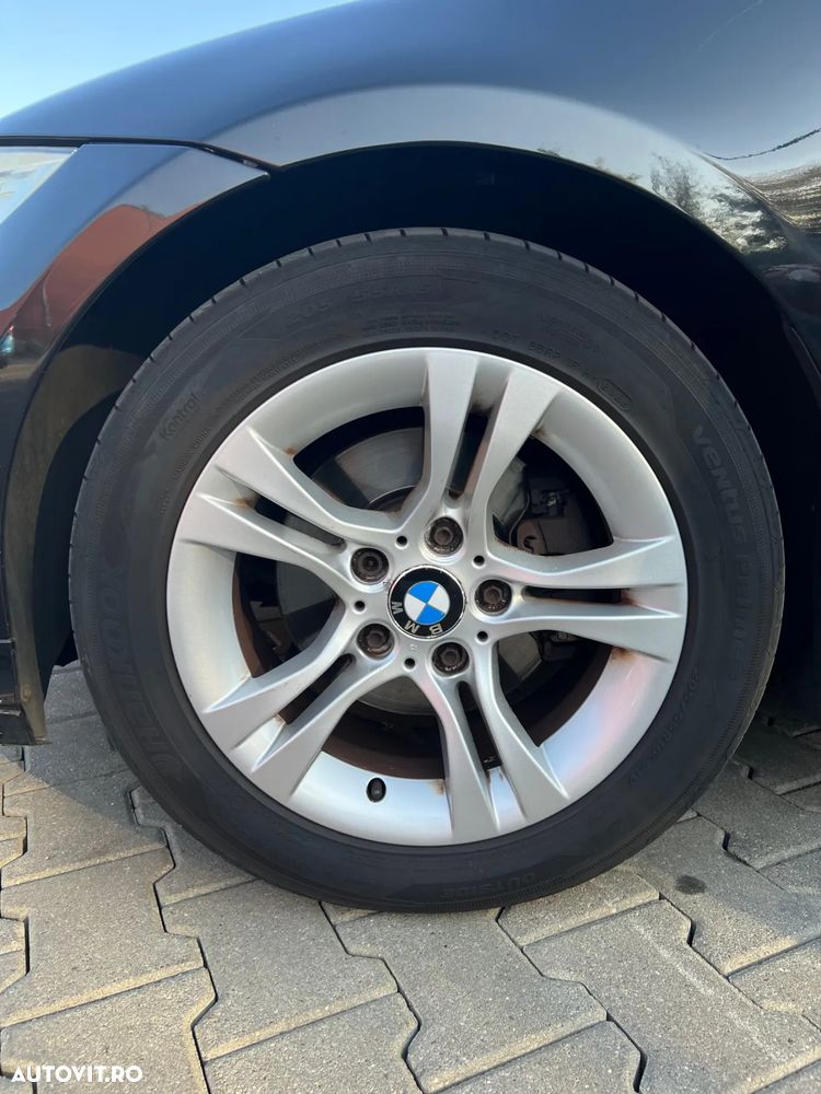 BMW Seria 3 318i Touring - 27