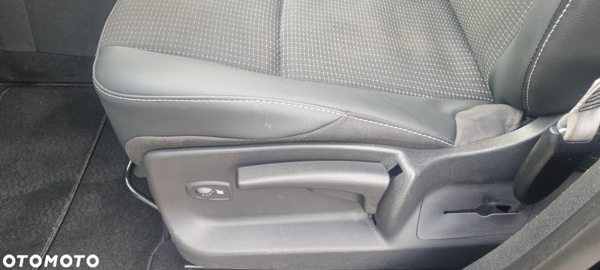 Renault Grand Scenic ENERGY TCe 130 BOSE EDITION - 16