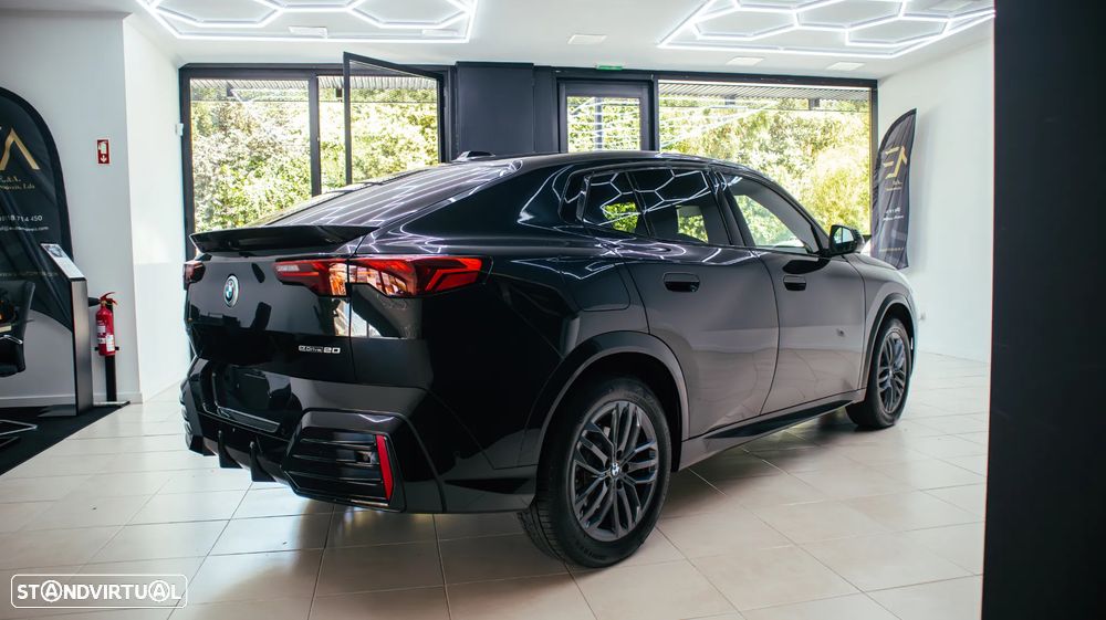 BMW iX2 eDrive20 Pack Desportivo M - 4