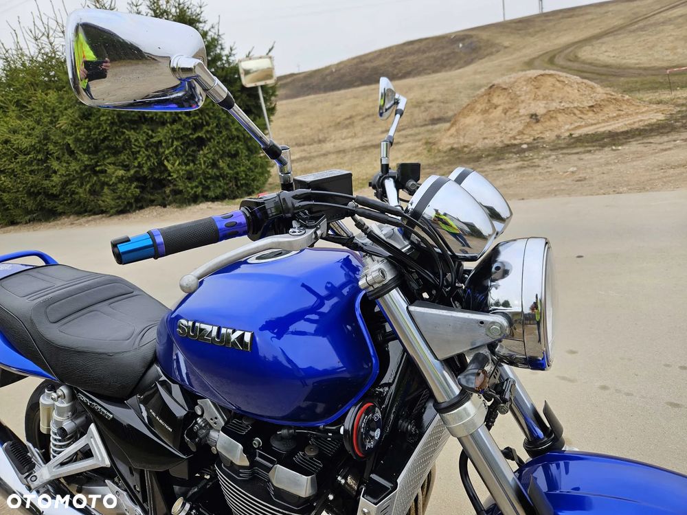 Suzuki GSX - 17