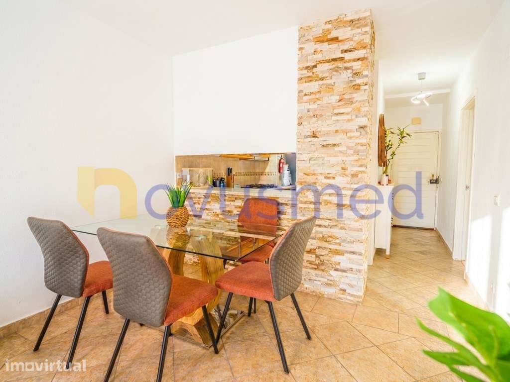 Apartamento T2 totalmente remodelado em zona central nas Ferreiras - Grande imagem: 2/21