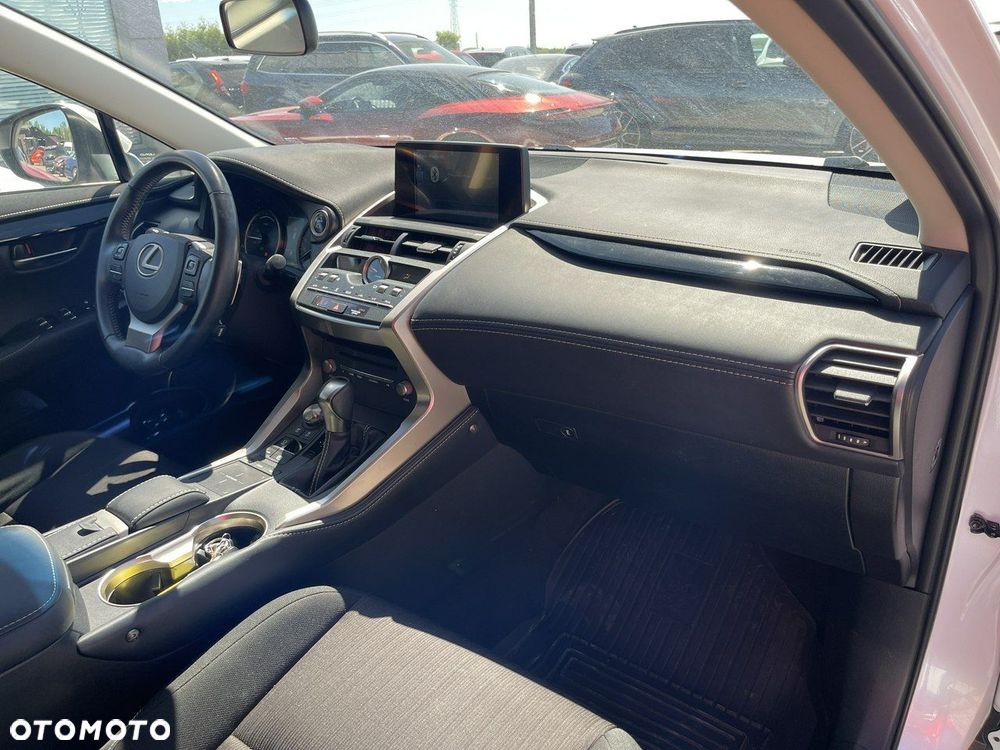 Lexus NX 300h - 13