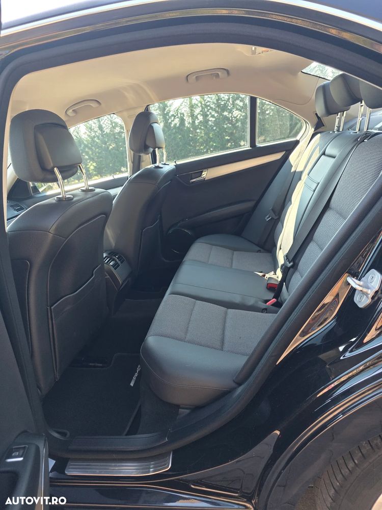 Mercedes-Benz C 200 CGI Automatik BlueEFFICIENCY Elegance - 23