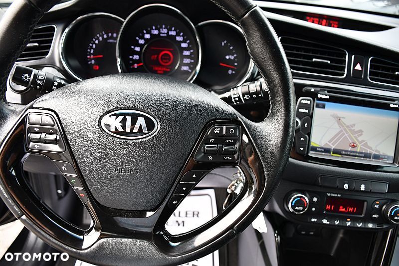 Kia Ceed 1.6 GDI ISG Platinum Edition - 18