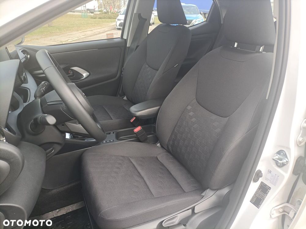 Toyota Yaris - 10