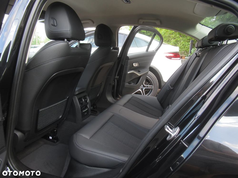 BMW Seria 3 318i - 7